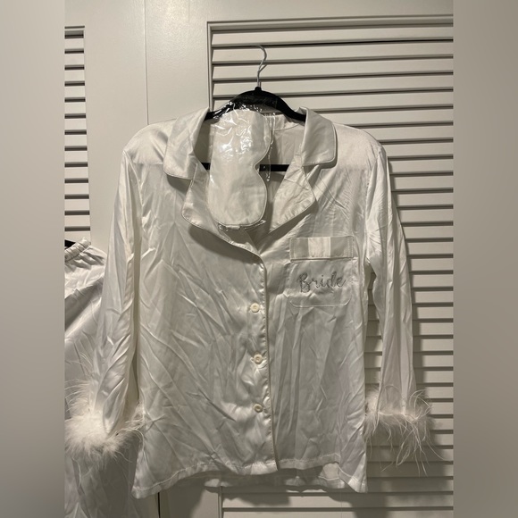 NEVER WORN, BRIDE PIJAMA SET WITH FEATHER - Picture 7 of 8